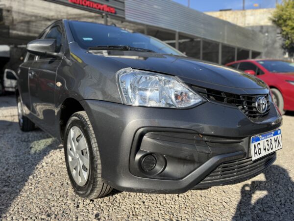 TOYOTA ETIOS X 1.5 6M/T GRIS OSCURO