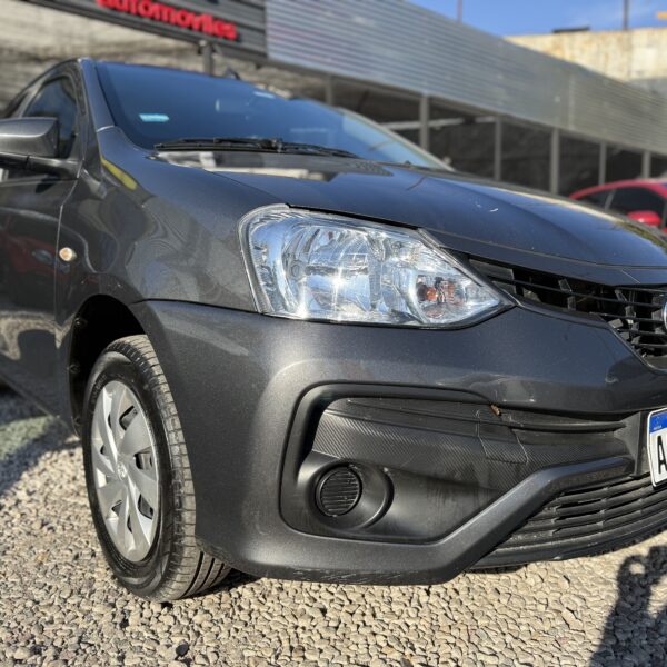 TOYOTA ETIOS X 1.5 6M/T GRIS OSCURO
