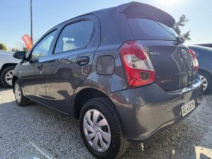 TOYOTA ETIOS X 1.5 6M/T GRIS OSCURO - Imagen 5