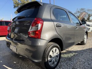TOYOTA ETIOS X 1.5 6M/T GRIS OSCURO - Imagen 7