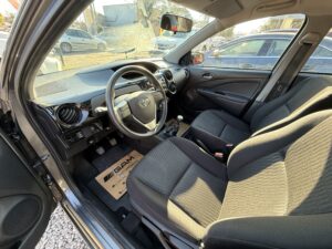 TOYOTA ETIOS X 1.5 6M/T GRIS OSCURO - Imagen 9