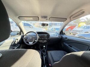 TOYOTA ETIOS X 1.5 6M/T GRIS OSCURO - Imagen 11