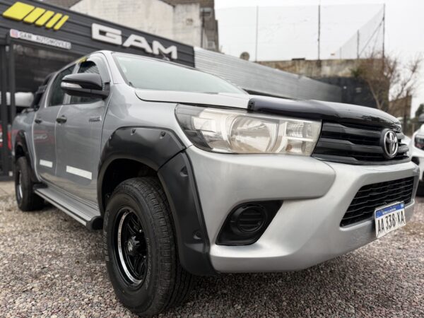 TOYOTA HILUX 4X2 D/C DX 2.4 TDI 6 M/T GRIS