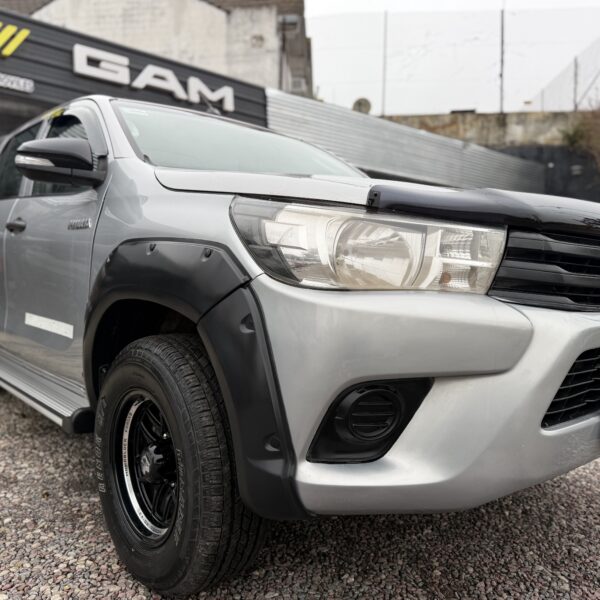TOYOTA HILUX 4X2 D/C DX 2.4 TDI 6 M/T GRIS
