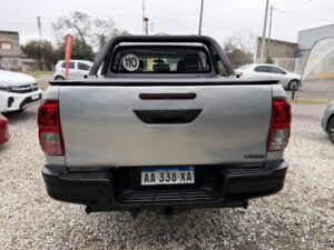 TOYOTA HILUX 4X2 D/C DX 2.4 TDI 6 M/T GRIS - Imagen 6