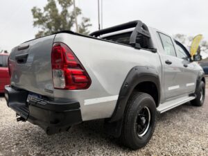 TOYOTA HILUX 4X2 D/C DX 2.4 TDI 6 M/T GRIS - Imagen 7
