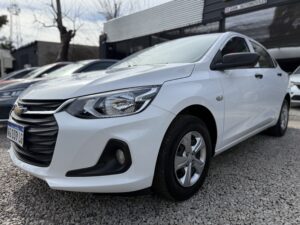 CHEVROLET ONIX PLUS 1.2 MT 4 ptas MODELO 2023 - Imagen 3
