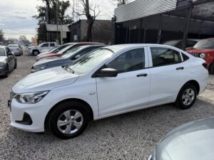 CHEVROLET ONIX PLUS 1.2 MT 4 ptas MODELO 2023 - Imagen 4