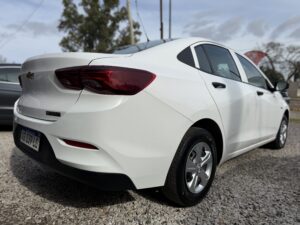 CHEVROLET ONIX PLUS 1.2 MT 4 ptas MODELO 2023 - Imagen 7