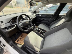 CHEVROLET ONIX PLUS 1.2 MT 4 ptas MODELO 2023 - Imagen 10