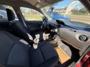 TOYOTA ETIOS X 1.5 6M/T My19 MODELO 2023 - Imagen 11