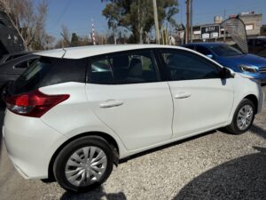 TOYOTA YARIS XS 1.5 6M/T MODELO 2022 - Imagen 8