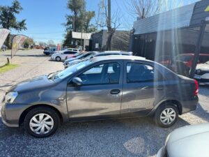 TOYOTA	ETIOS X 1.5 6TA GRIS 4 PTAS MODELO 2024 - Imagen 5