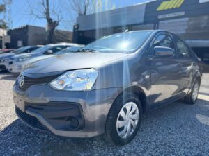 TOYOTA	ETIOS X 1.5 6TA GRIS 4 PTAS MODELO 2024 - Imagen 6