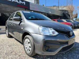 TOYOTA	ETIOS X 1.5 6TA GRIS 4 PTAS MODELO 2024 - Imagen 8