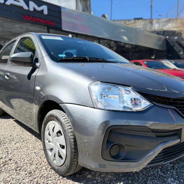 TOYOTA	ETIOS X 1.5 6TA GRIS 4 PTAS MODELO 2024
