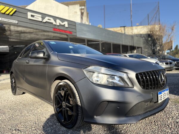 MERCEDES BENZ	A 200 BLUE EFFICIENCY URBAN AT MODELO 2017
