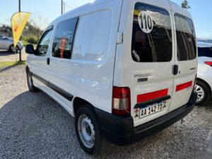 PEUGEOT	PARTNER CONFORT 1.4 5 PLAZAS C/GNC MODELO 2016 - Imagen 4
