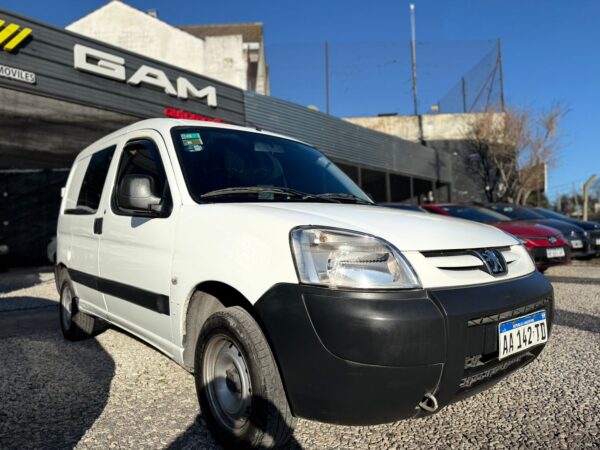 PEUGEOT	PARTNER CONFORT 1.4 5 PLAZAS C/GNC MODELO 2016