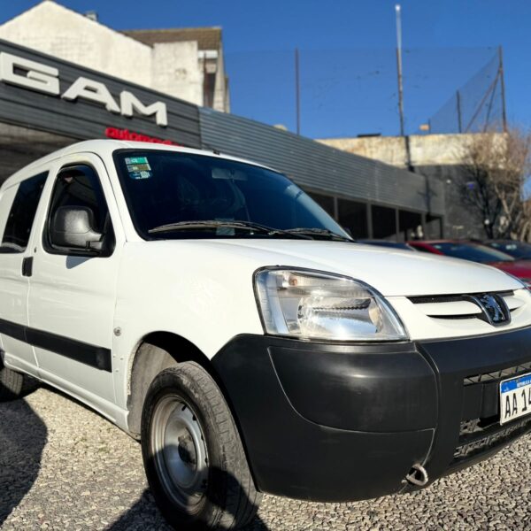 PEUGEOT	PARTNER CONFORT 1.4 5 PLAZAS C/GNC MODELO 2016
