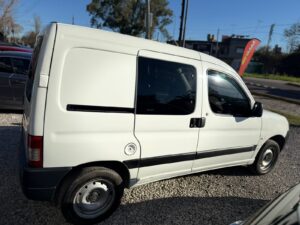 PEUGEOT	PARTNER CONFORT 1.4 5 PLAZAS C/GNC MODELO 2016 - Imagen 9
