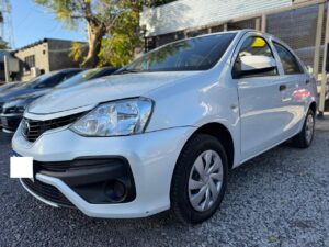 TOYOTA	ETIOS X 1.5 6TA BLANCO MODELO 2023 - Imagen 3