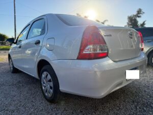TOYOTA	ETIOS X 1.5 6TA BLANCO MODELO 2023 - Imagen 5