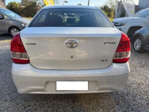 TOYOTA	ETIOS X 1.5 6TA BLANCO MODELO 2023 - Imagen 6