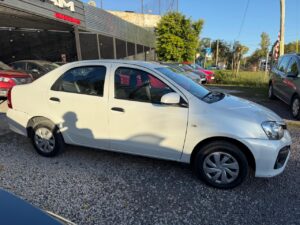 TOYOTA	ETIOS X 1.5 6TA BLANCO MODELO 2023 - Imagen 8