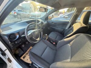 TOYOTA	ETIOS X 1.5 6TA BLANCO MODELO 2023 - Imagen 9