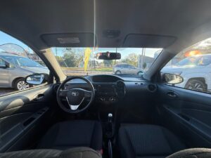 TOYOTA	ETIOS X 1.5 6TA BLANCO MODELO 2023 - Imagen 11