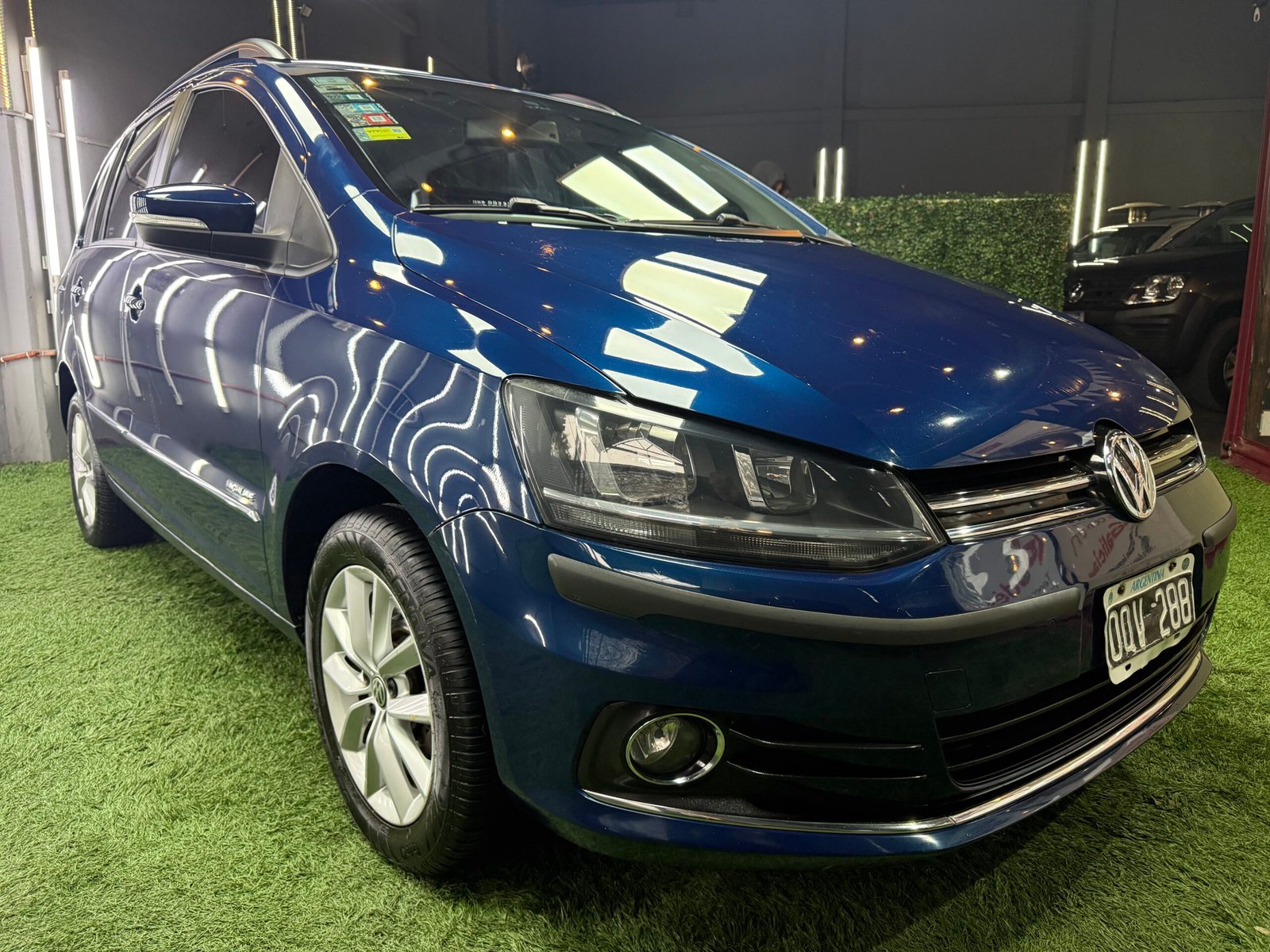 VOLKSWAGEN SURAN 1.6 16V 5D I-MOTION 2015 - Imagen 2