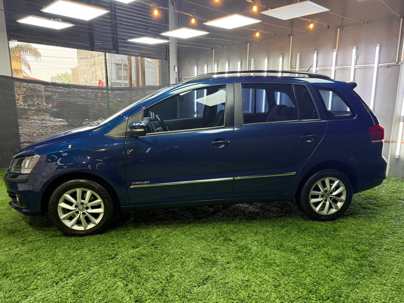 VOLKSWAGEN SURAN 1.6 16V 5D I-MOTION 2015 - Imagen 4