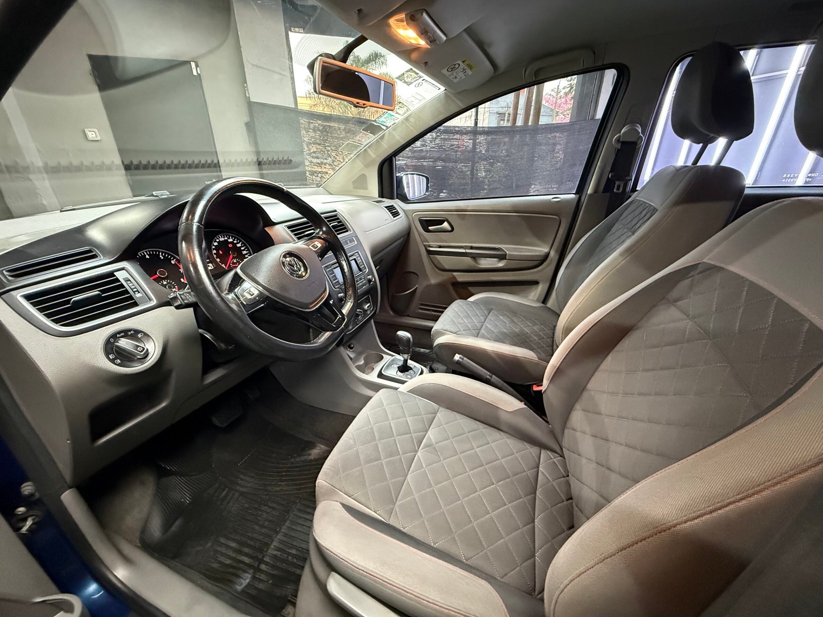 VOLKSWAGEN SURAN 1.6 16V 5D I-MOTION 2015 - Imagen 9