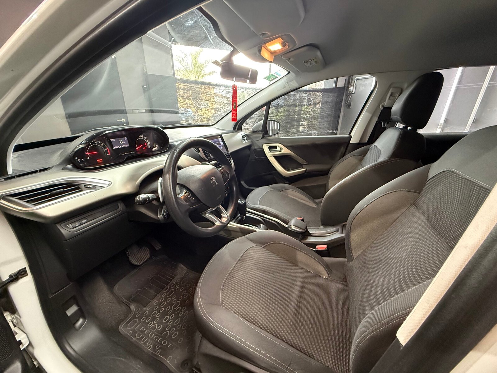 PEUGEOT 2008 ALLURE 1.6 TIPTRONIC 2017 - Imagen 9